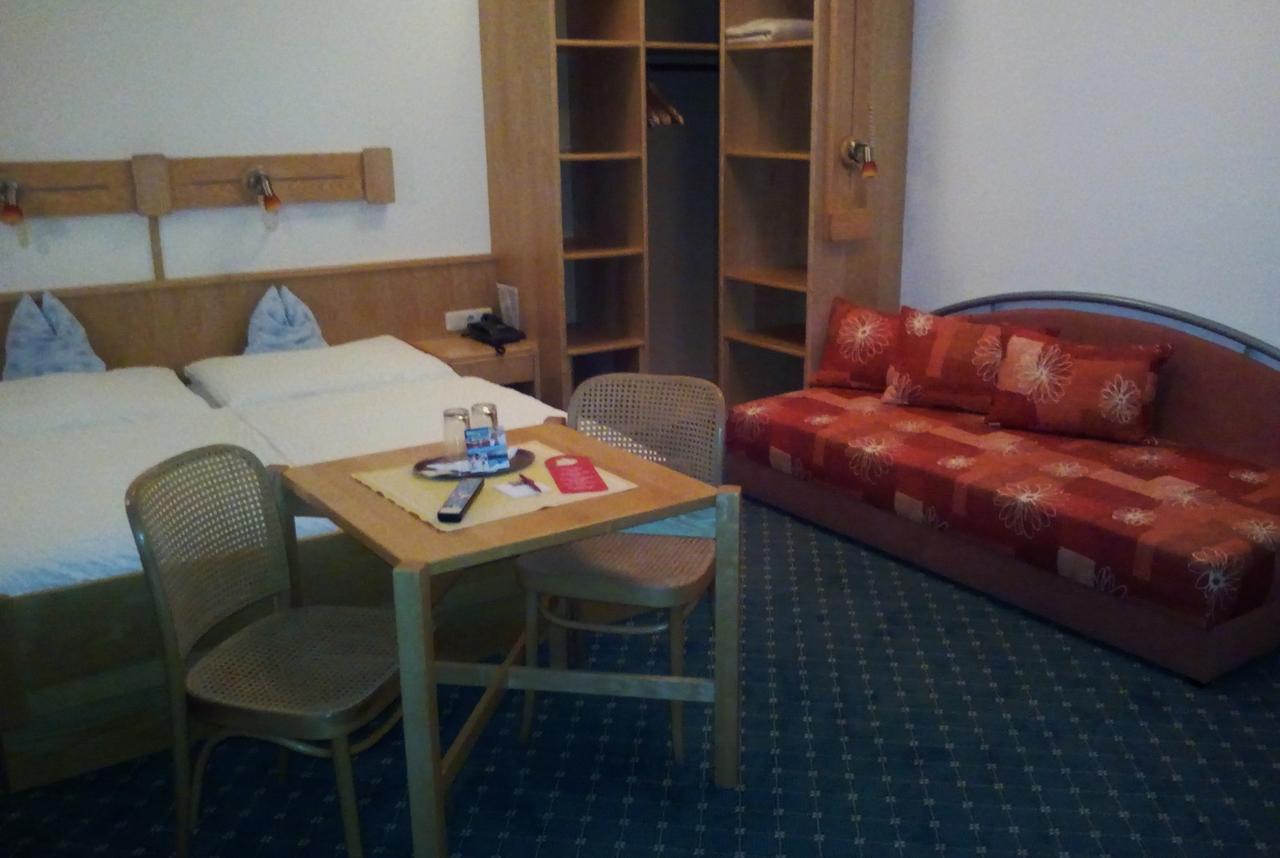 Hotel Zum Goldenen Hirschen Göstling an der Ybbs Buitenkant foto